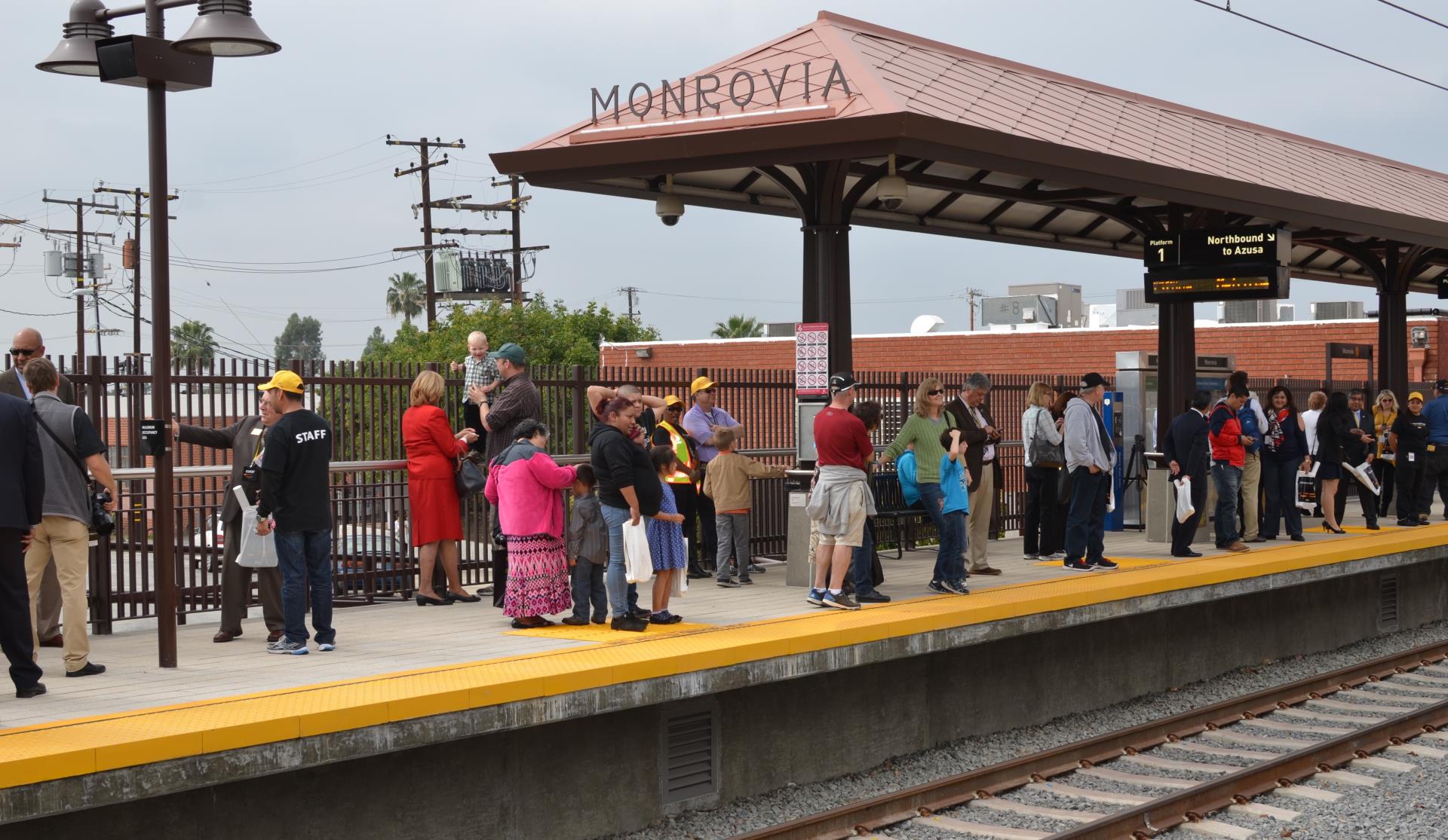 crowds at Train 1